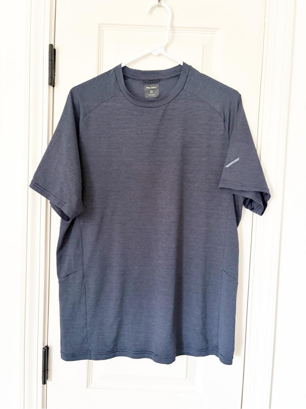 GAP Men’s hill city navy performance tee size large - Picture 1 of 8